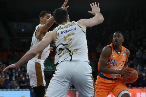 季中展现出 季中展现出